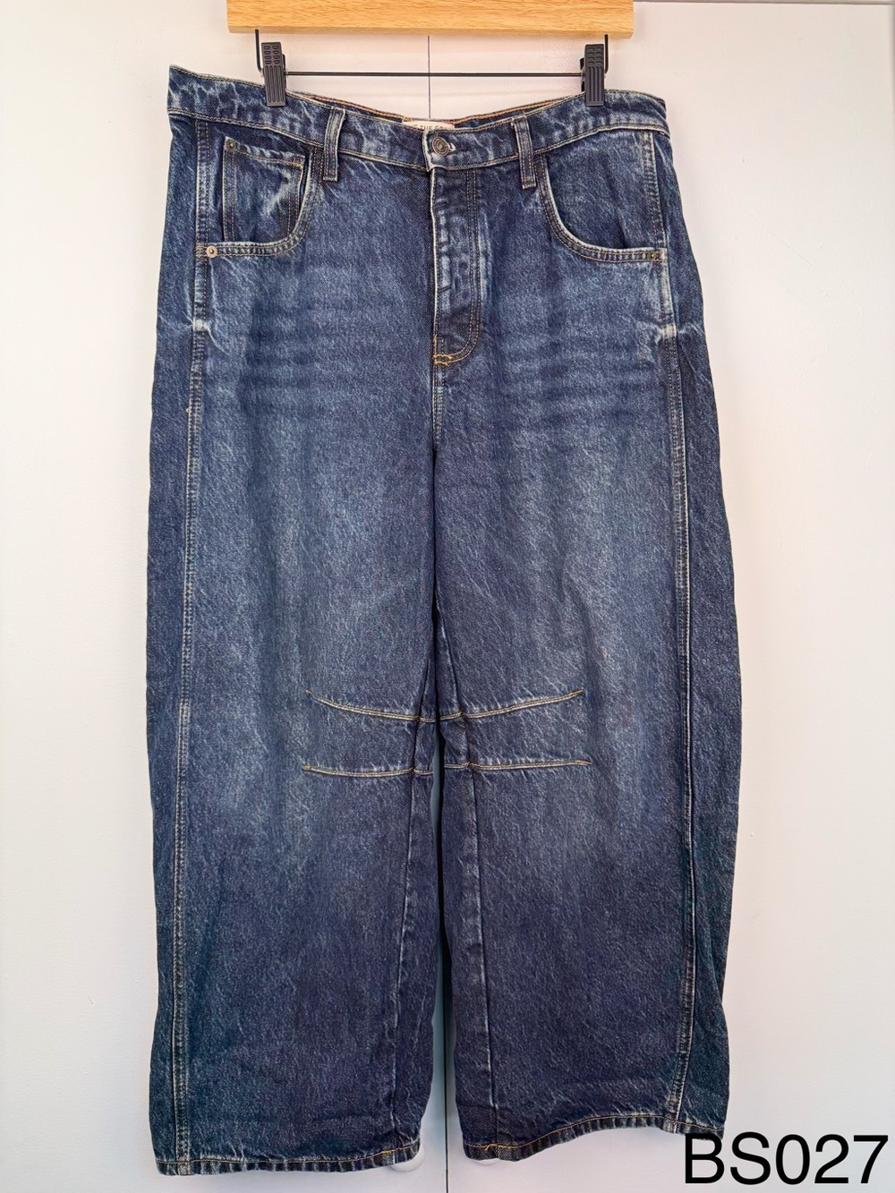 Free People Good Luck Mid-Rise Barrel Jeans Deep End Size 30